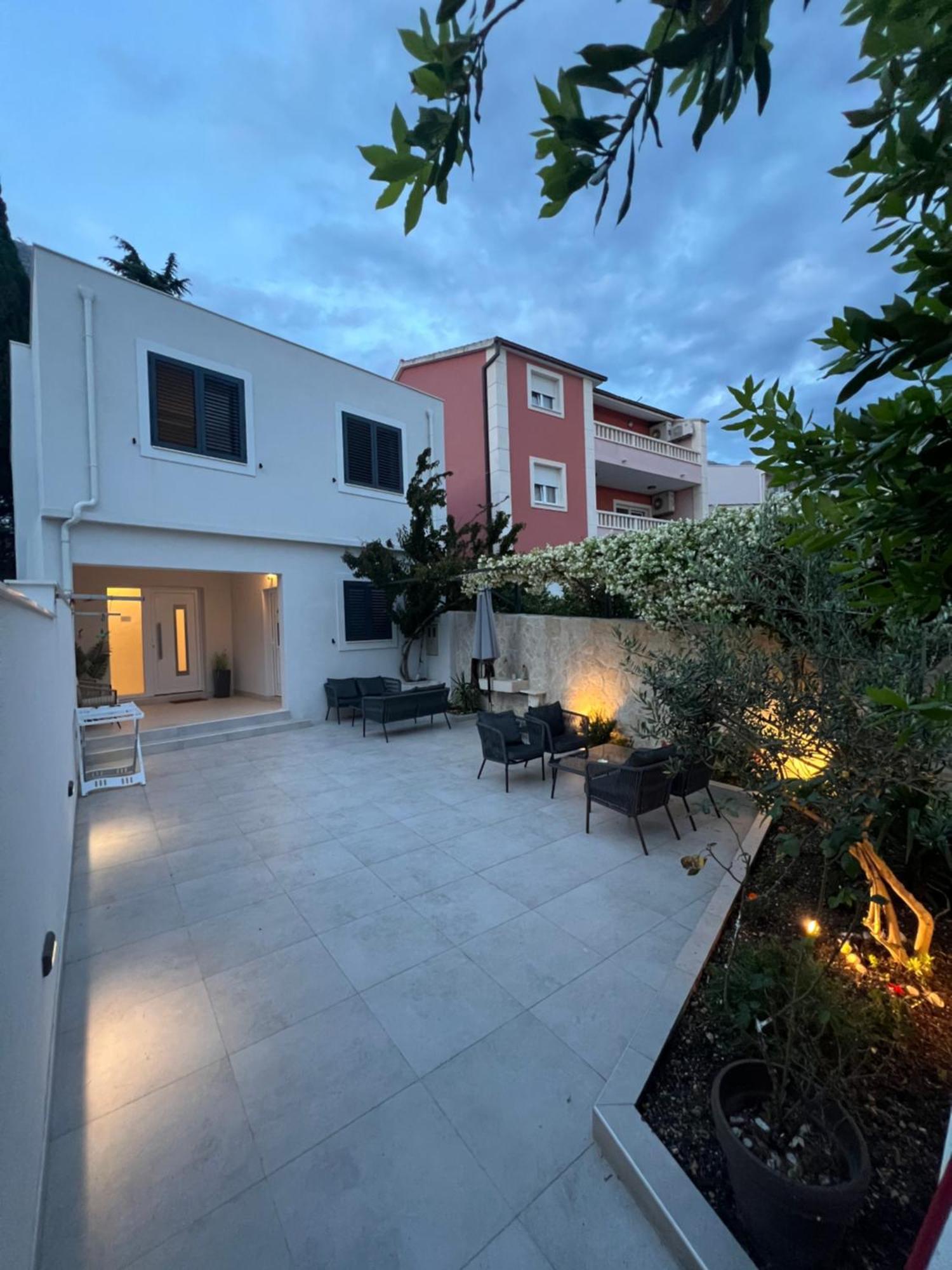 Apartmani Cvitanovic Baska Voda Bagian luar foto